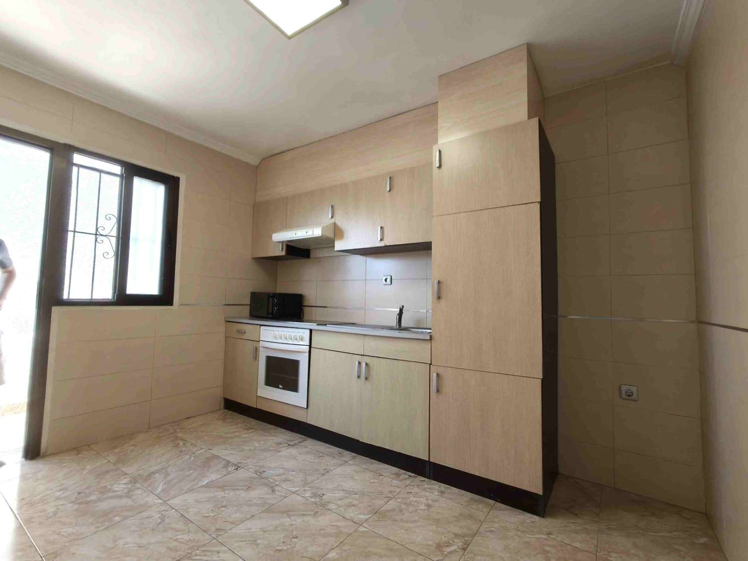 TRIPLEX EN ESQUINA CON VISTAS AL MAR Y ORIENTACIÓN SUR