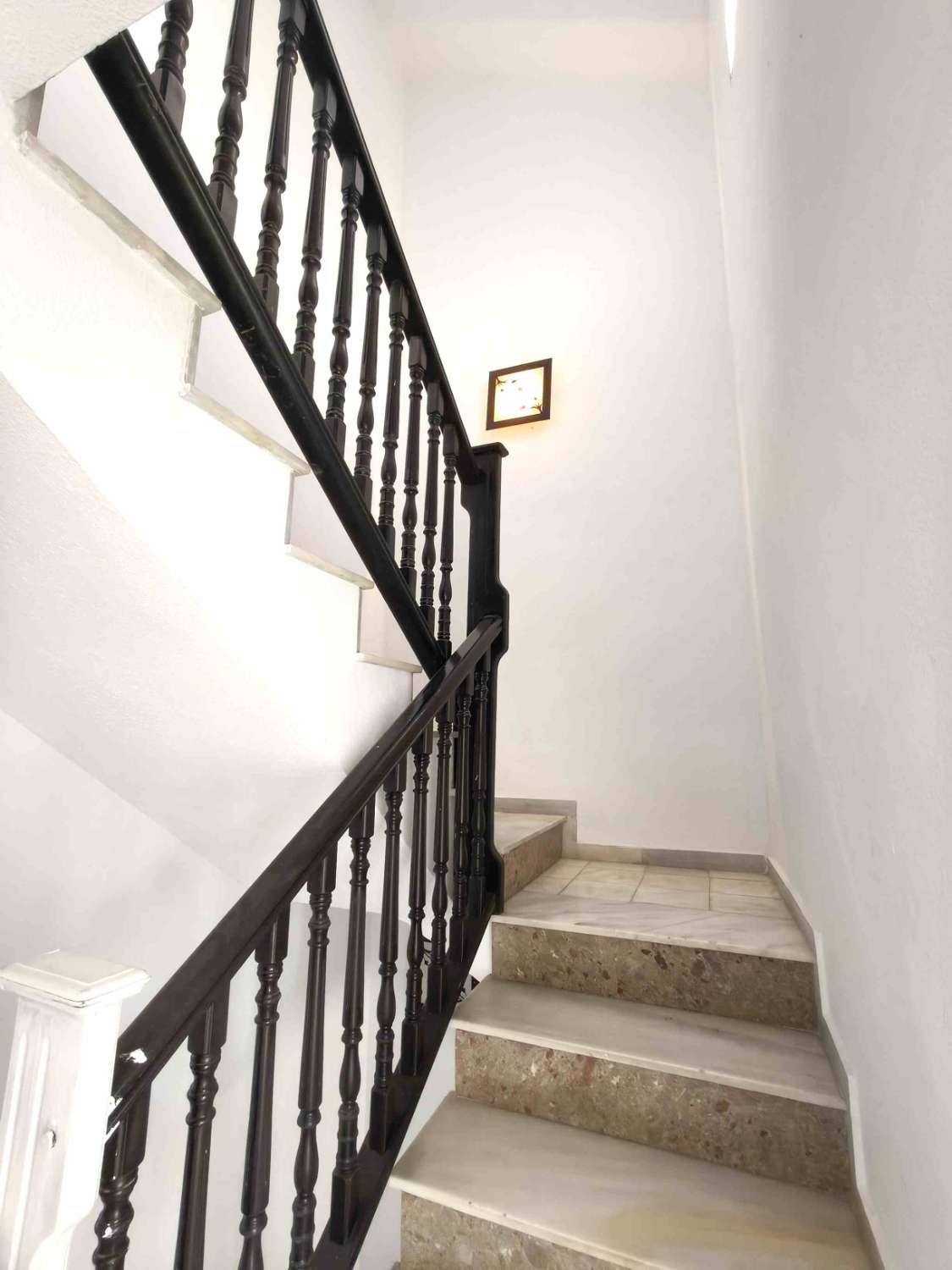 TRIPLEX EN ESQUINA CON VISTAS AL MAR Y ORIENTACIÓN SUR