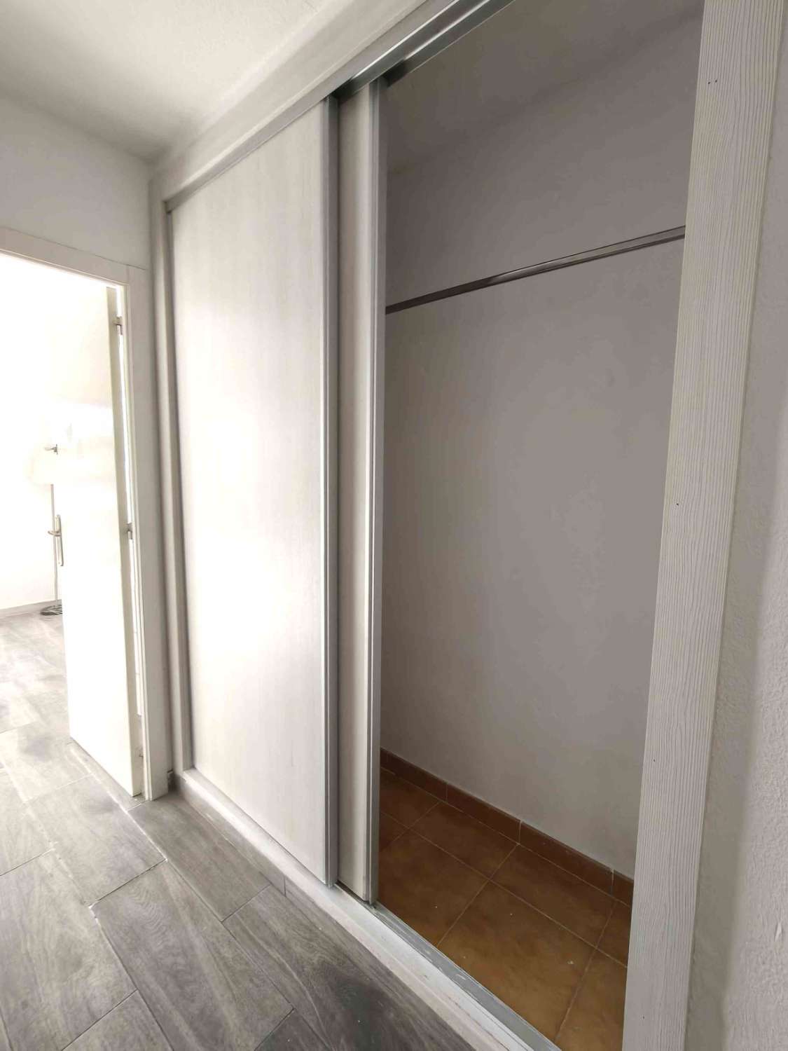 TRIPLEX EN ESQUINA CON VISTAS AL MAR Y ORIENTACIÓN SUR