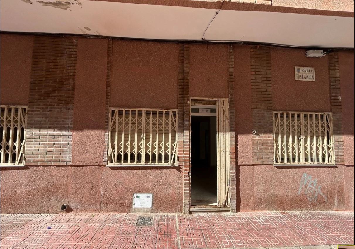 JEDINEČNÁ INVESTIČNÍ PŘÍLEŽITOST 150 M OD PLÁŽE LOS LOCOS