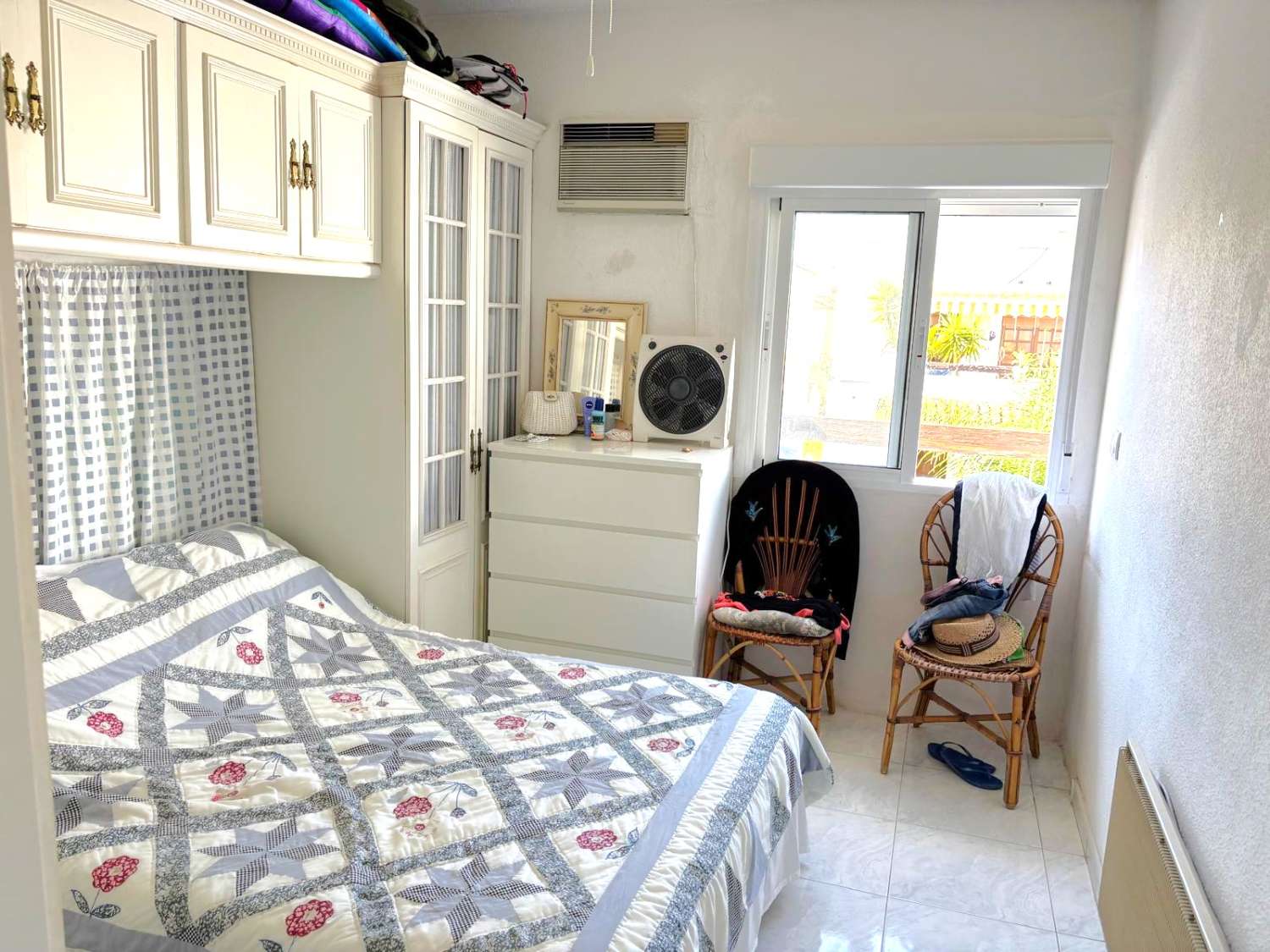 ÁTICO CON TERRAZA PRIVADA EN URBANIZACIÓN PARAÍSO, TORREVIEJA – A 400M DEL MAR