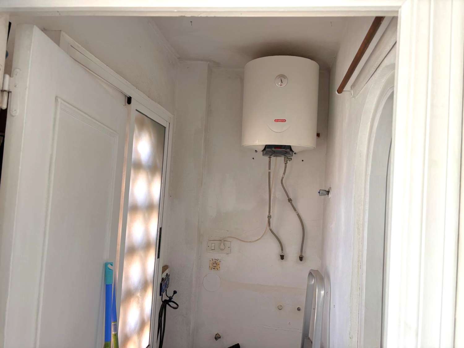 ÁTICO CON TERRAZA PRIVADA EN URBANIZACIÓN PARAÍSO, TORREVIEJA – A 400M DEL MAR