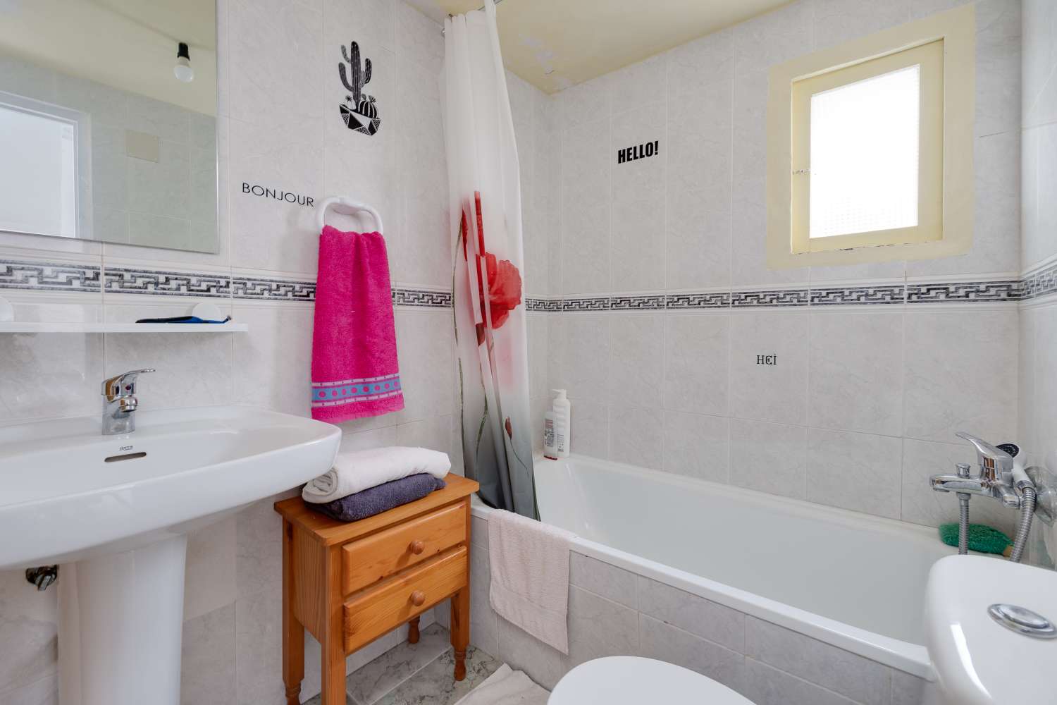 APARTAMENTO EN PLANTA BAJA CON TERRAZA Y PATIO PRIVADO EN TORREVIEJA – ORIENTACIÓN SUR