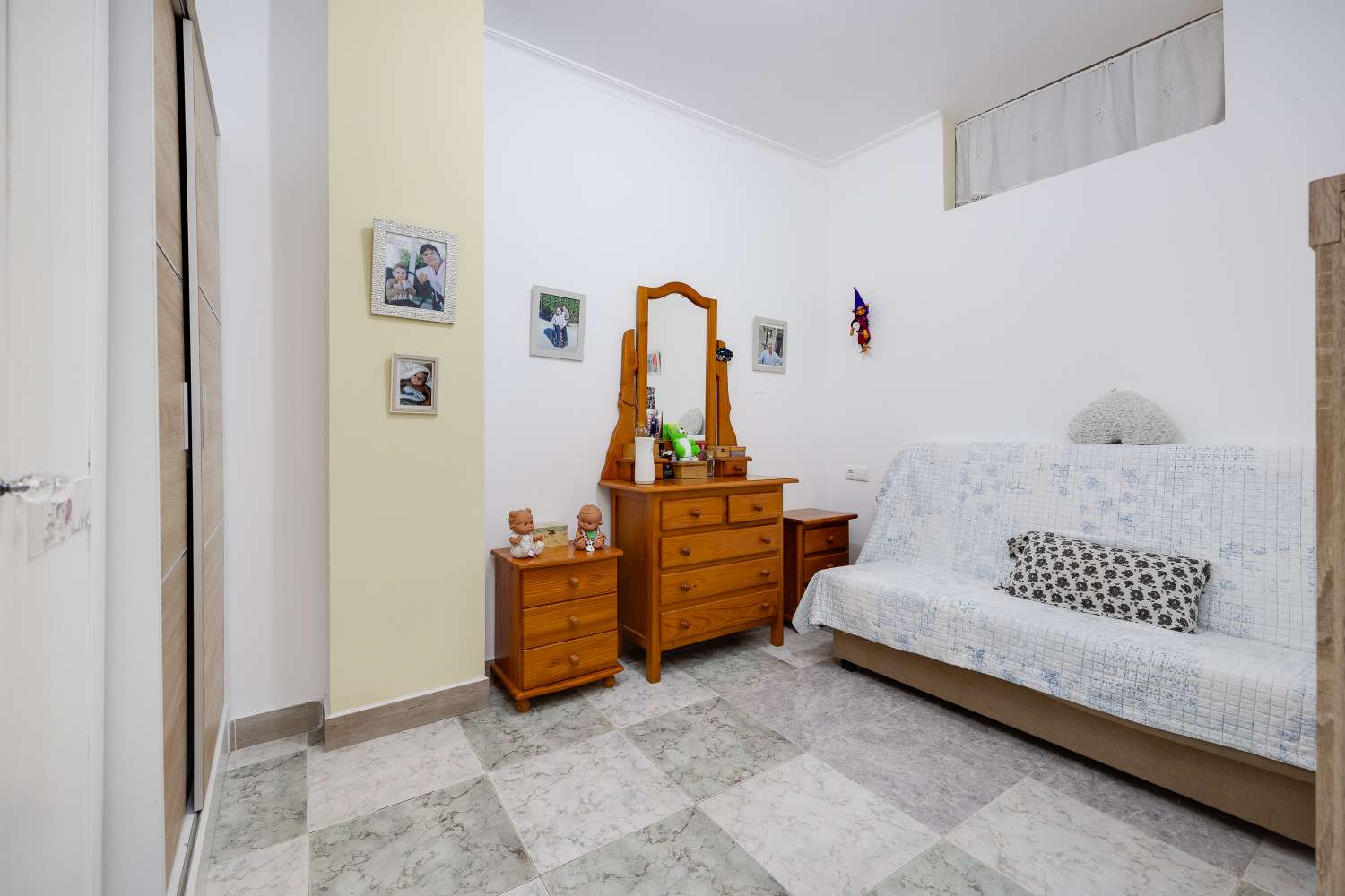 APARTAMENTO EN PLANTA BAJA CON TERRAZA Y PATIO PRIVADO EN TORREVIEJA – ORIENTACIÓN SUR