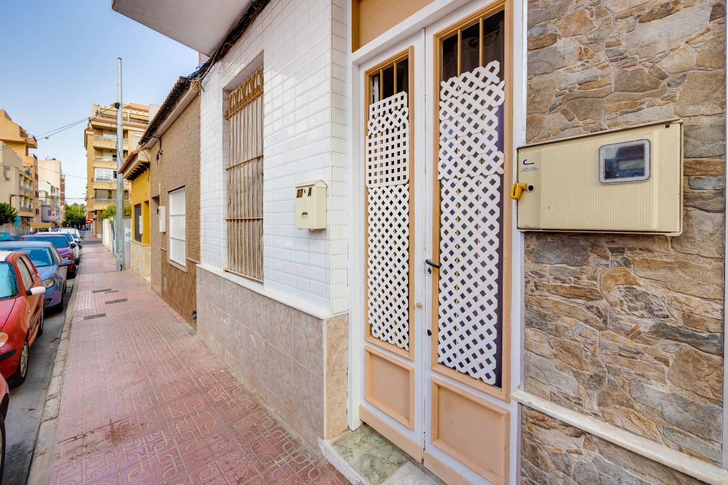 APARTAMENTO EN PLANTA BAJA CON TERRAZA Y PATIO PRIVADO EN TORREVIEJA – ORIENTACIÓN SUR