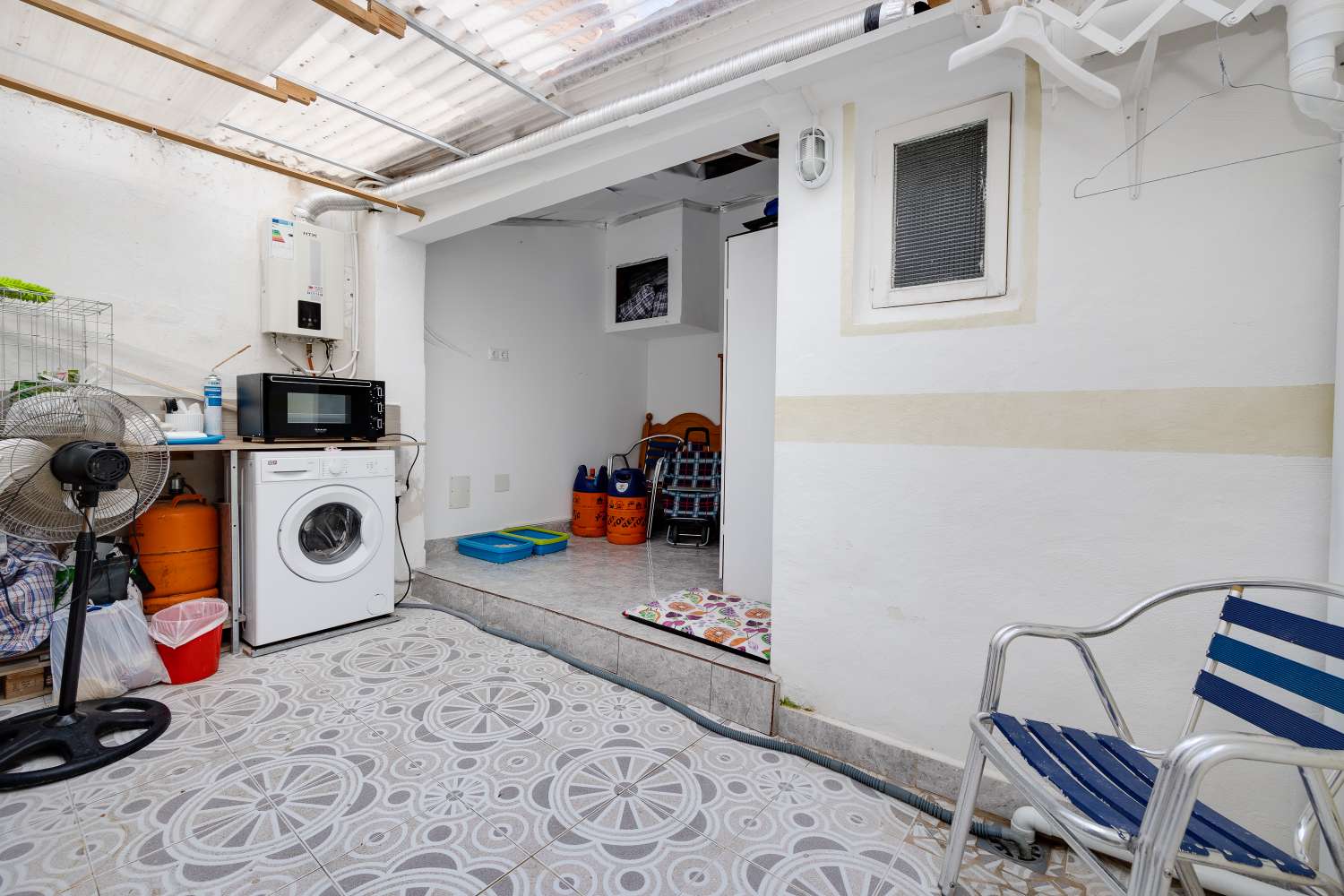 APARTAMENTO EN PLANTA BAJA CON TERRAZA Y PATIO PRIVADO EN TORREVIEJA – ORIENTACIÓN SUR