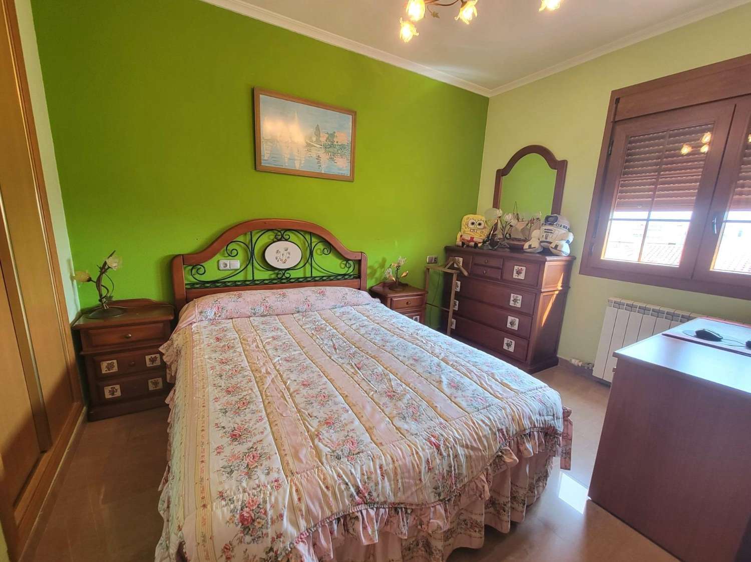 宽敞的乡村别墅，设有花园、游泳池和客用公寓