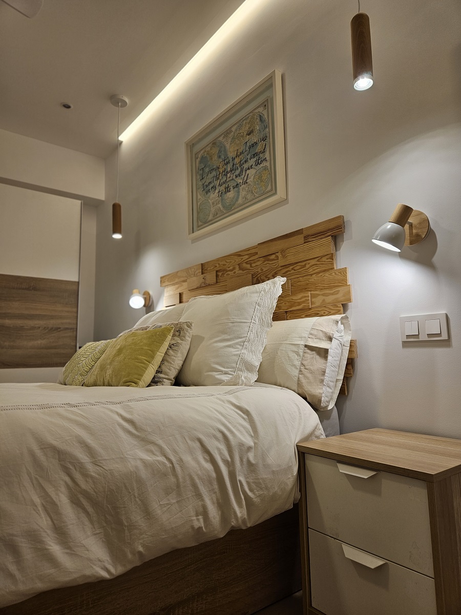 SPACIOUS, NEWLY RENOVATED APARTMENT WITH TWO INDEPENDENT APARTMENTS ON ONE FLOOR