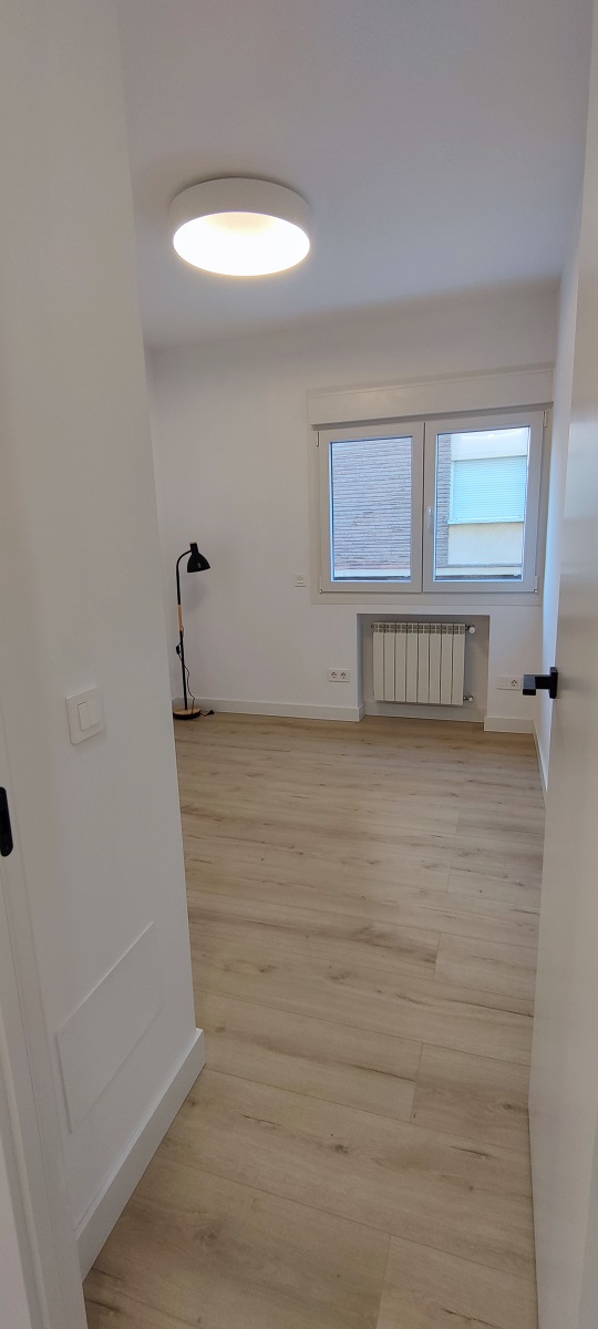 SPACIOUS, NEWLY RENOVATED APARTMENT WITH TWO INDEPENDENT APARTMENTS ON ONE FLOOR