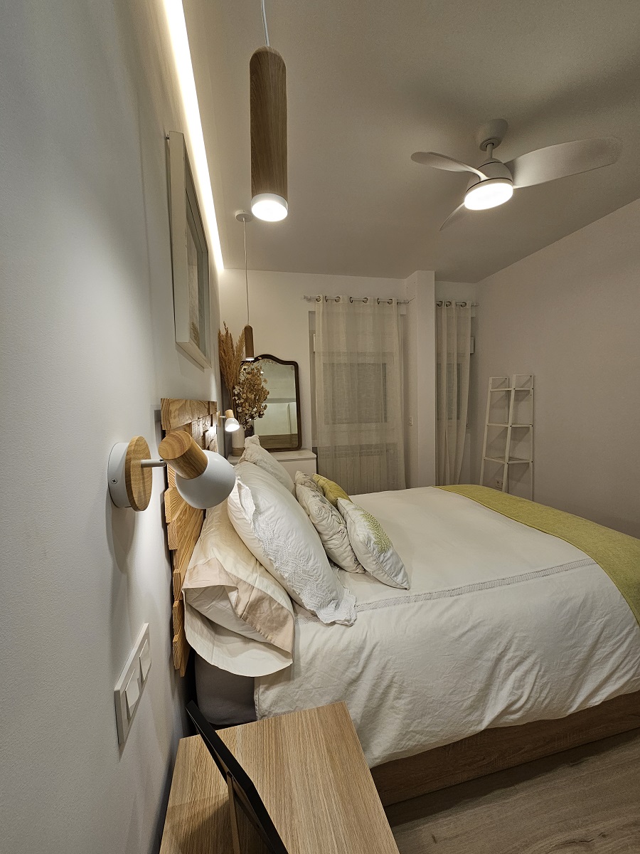 SPACIOUS, NEWLY RENOVATED APARTMENT WITH TWO INDEPENDENT APARTMENTS ON ONE FLOOR