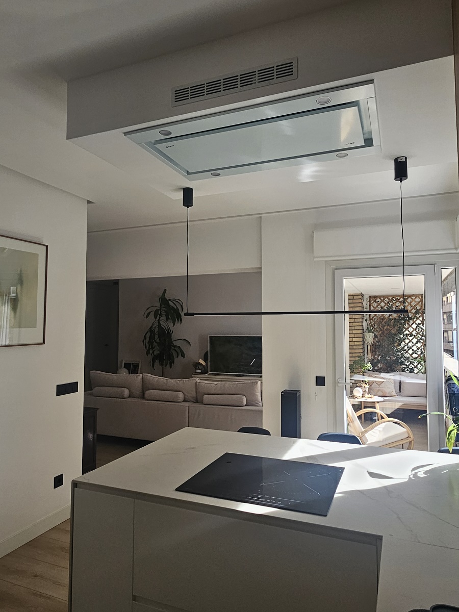 SPACIOUS, NEWLY RENOVATED APARTMENT WITH TWO INDEPENDENT APARTMENTS ON ONE FLOOR