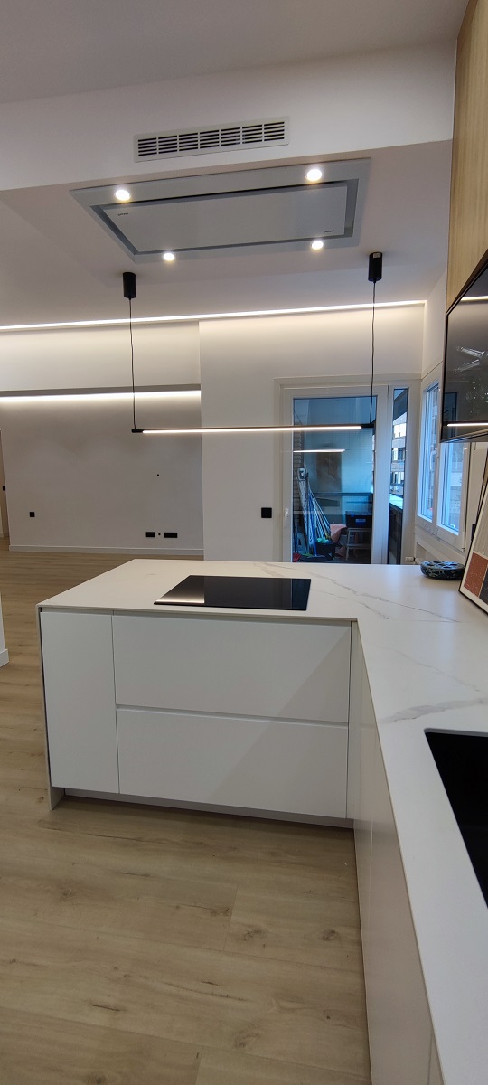 SPACIOUS, NEWLY RENOVATED APARTMENT WITH TWO INDEPENDENT APARTMENTS ON ONE FLOOR