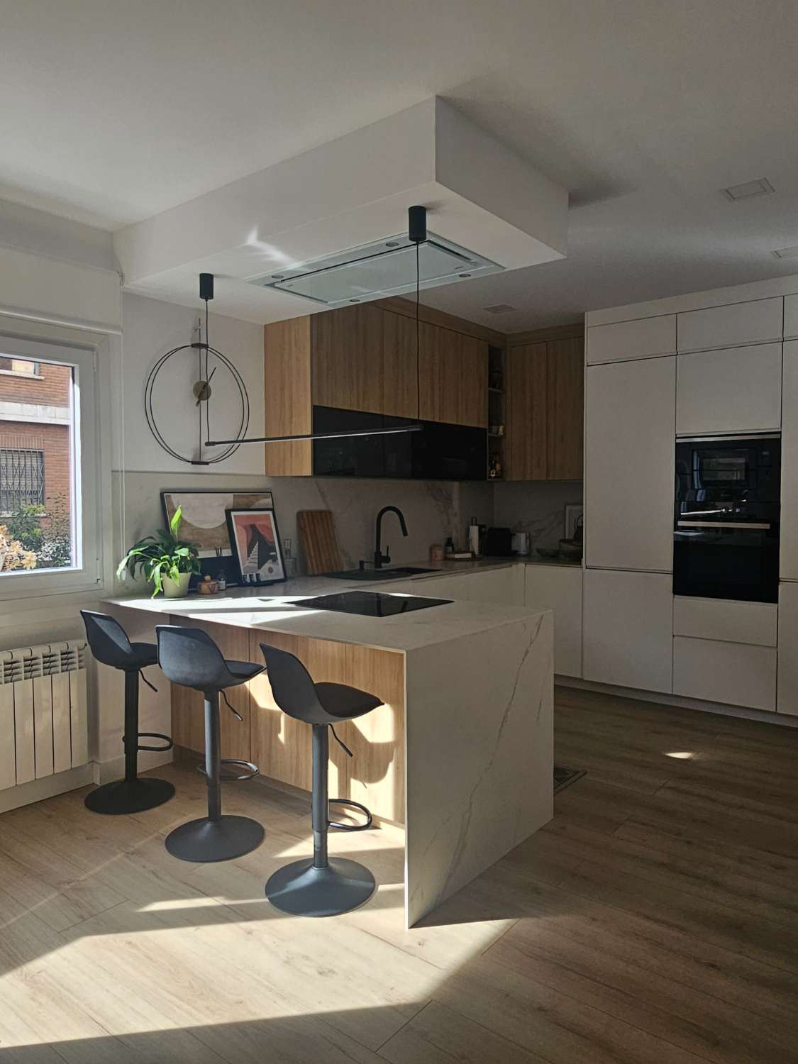 SPACIOUS, NEWLY RENOVATED APARTMENT WITH TWO INDEPENDENT APARTMENTS ON ONE FLOOR