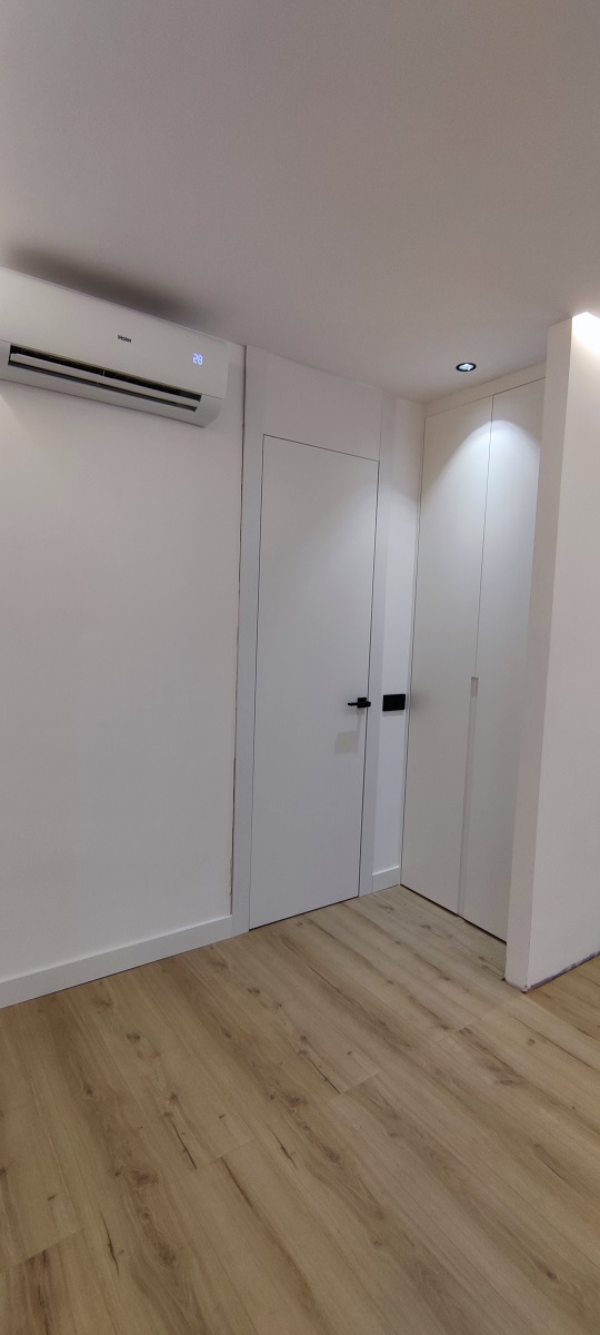 SPACIOUS, NEWLY RENOVATED APARTMENT WITH TWO INDEPENDENT APARTMENTS ON ONE FLOOR