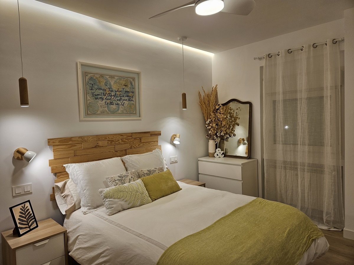 SPACIOUS, NEWLY RENOVATED APARTMENT WITH TWO INDEPENDENT APARTMENTS ON ONE FLOOR