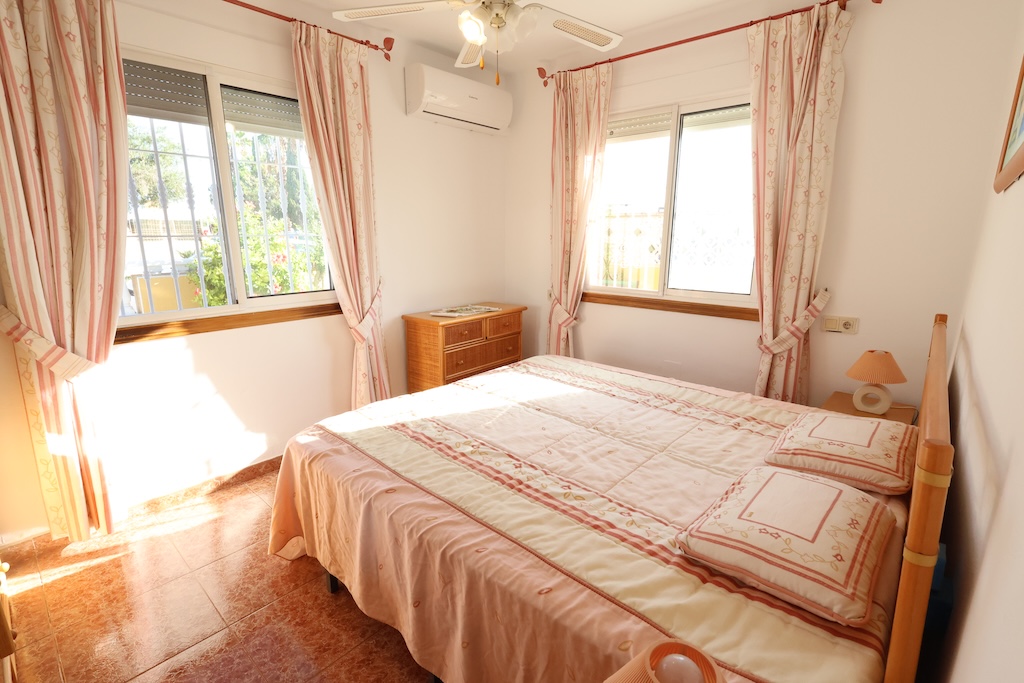 VIVIENDA INDEPENDIENTE CON JARDÍN PRIVADO Y SOLÁRIUM EN PUNTA PRIMA, CERCA DE LA PLAYA