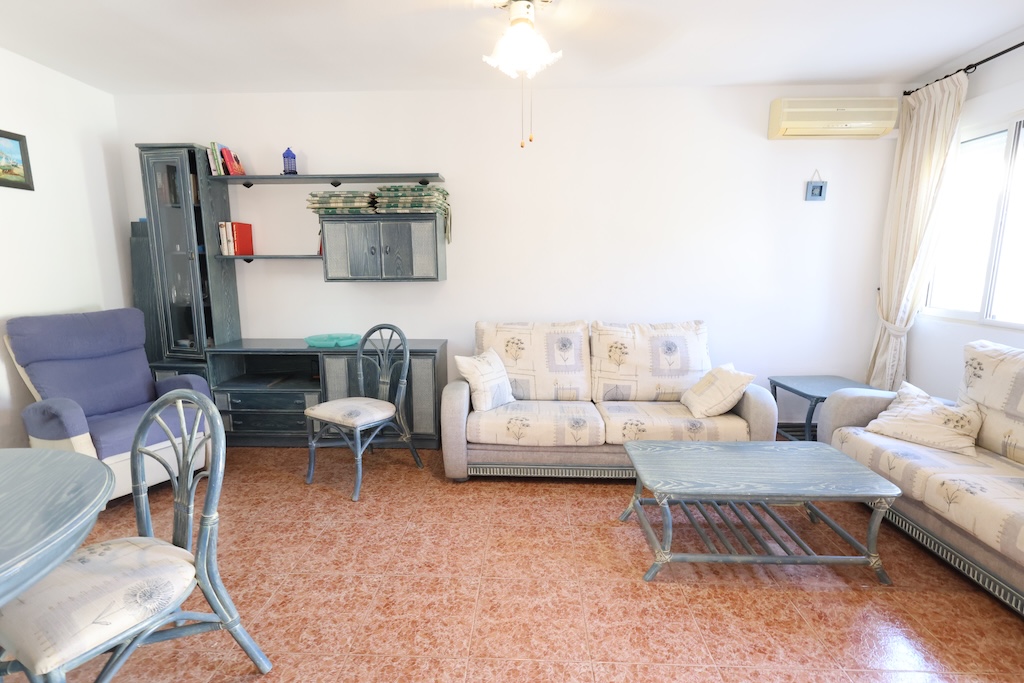 VIVIENDA INDEPENDIENTE CON JARDÍN PRIVADO Y SOLÁRIUM EN PUNTA PRIMA, CERCA DE LA PLAYA