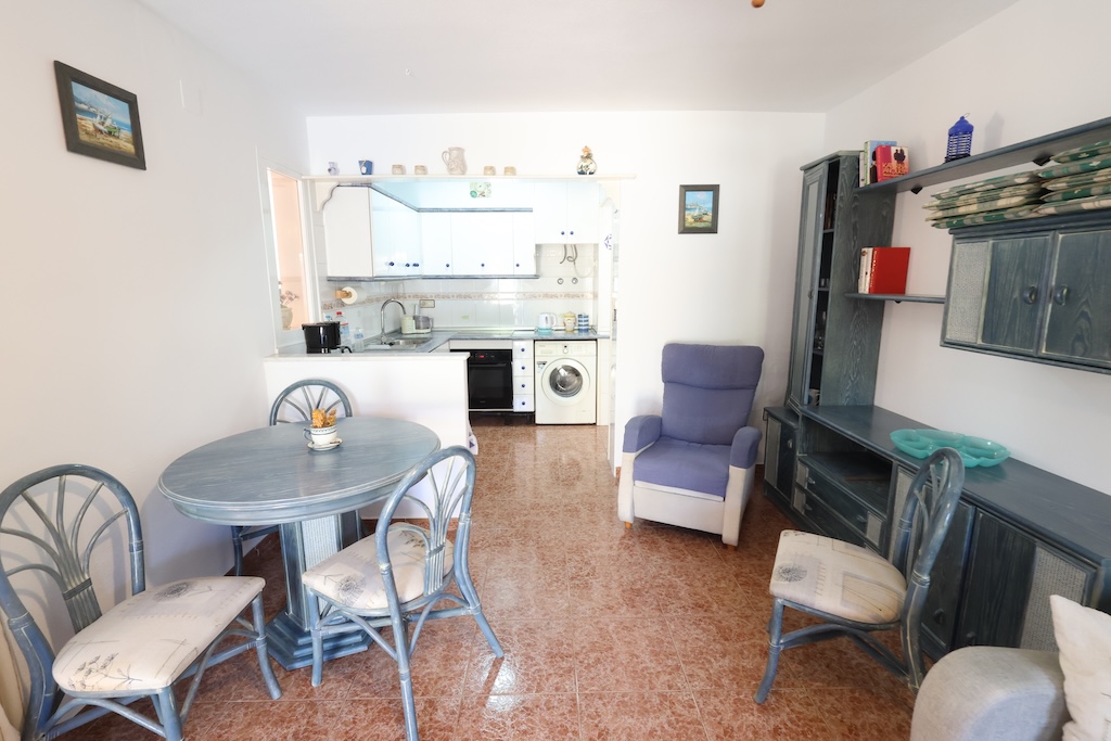 VIVIENDA INDEPENDIENTE CON JARDÍN PRIVADO Y SOLÁRIUM EN PUNTA PRIMA, CERCA DE LA PLAYA