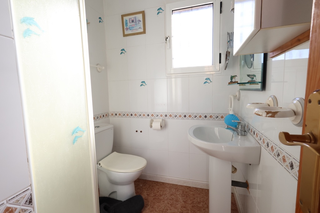 VIVIENDA INDEPENDIENTE CON JARDÍN PRIVADO Y SOLÁRIUM EN PUNTA PRIMA, CERCA DE LA PLAYA