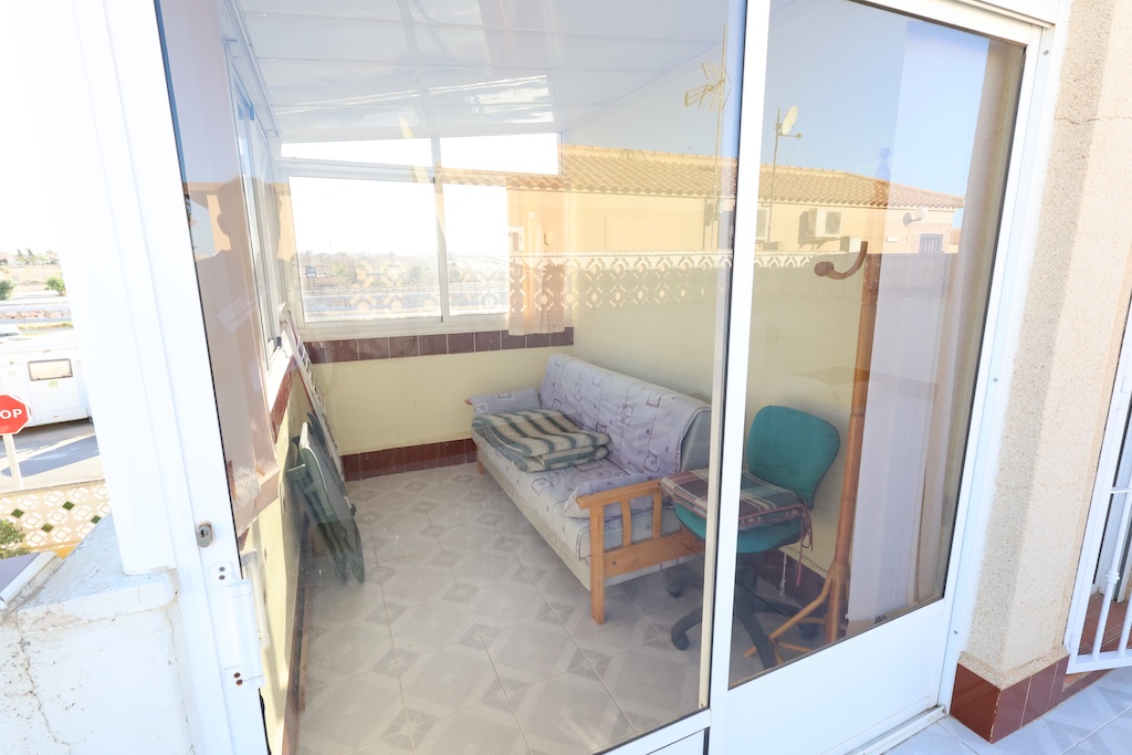 VIVIENDA INDEPENDIENTE CON JARDÍN PRIVADO Y SOLÁRIUM EN PUNTA PRIMA, CERCA DE LA PLAYA