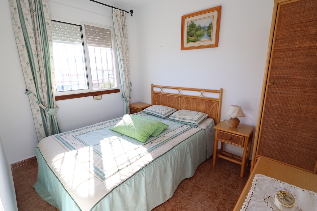 VIVIENDA INDEPENDIENTE CON JARDÍN PRIVADO Y SOLÁRIUM EN PUNTA PRIMA, CERCA DE LA PLAYA