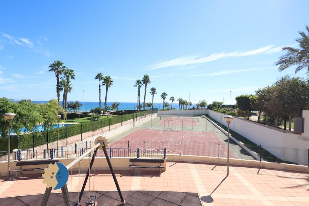 MIL PALMERAS – EXCLUSIVO ÁTICO DÚPLEX EN ESQUINA CON VISTAS AL MAR Y SOLÁRIUM PRIVADO CON JACUZZI