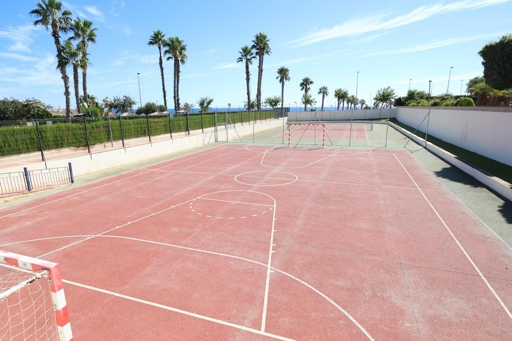 MIL PALMERAS – EXCLUSIVO ÁTICO DÚPLEX EN ESQUINA CON VISTAS AL MAR Y SOLÁRIUM PRIVADO CON JACUZZI