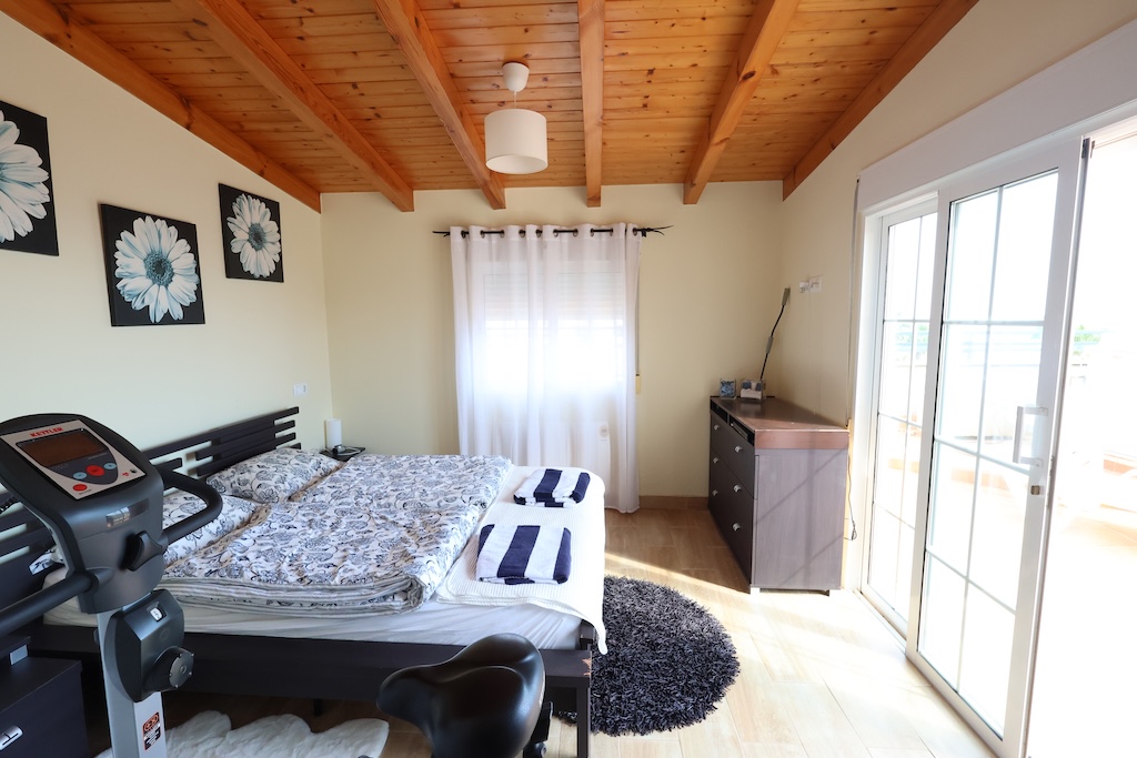 MIL PALMERAS – EXCLUSIVO ÁTICO DÚPLEX EN ESQUINA CON VISTAS AL MAR Y SOLÁRIUM PRIVADO CON JACUZZI