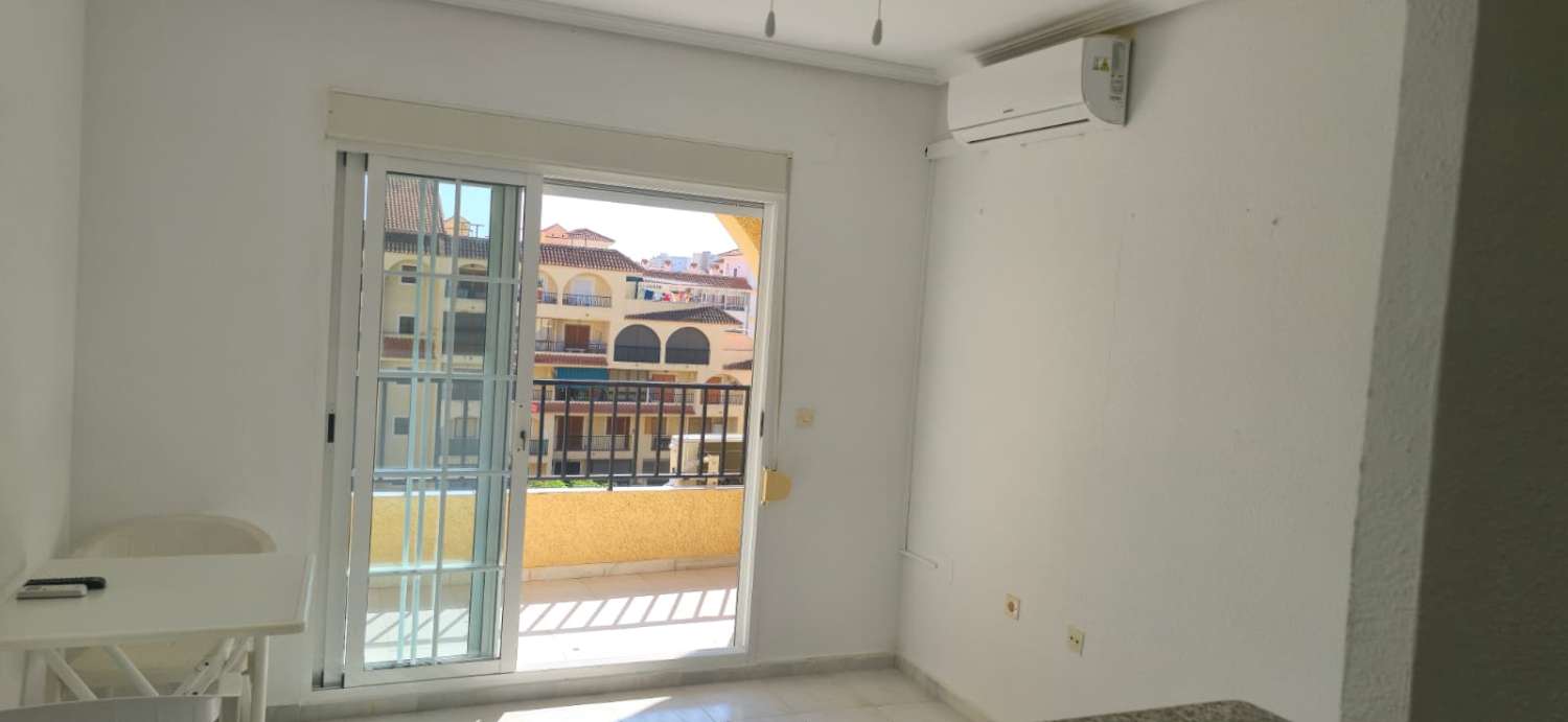 托雷维耶哈 – 迷人的一室公寓顶层公寓，设有大露台，地理位置优越，靠近拉马塔海滩