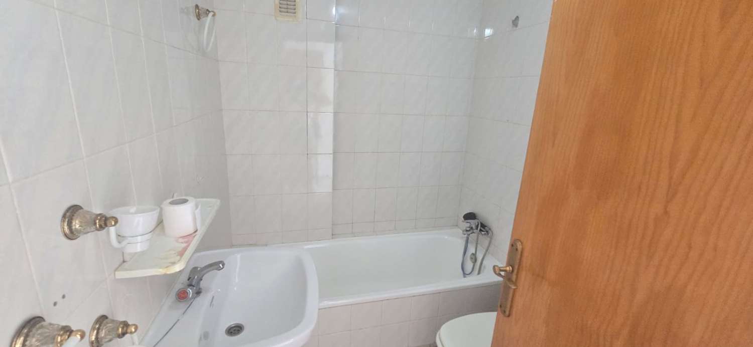 托雷维耶哈 – 迷人的一室公寓顶层公寓，设有大露台，地理位置优越，靠近拉马塔海滩