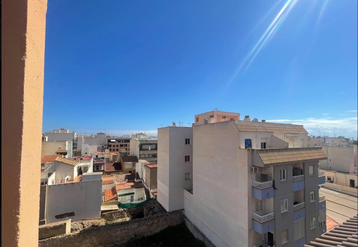 ÁTICO TOTALMENTE REFORMADO EN VENTA EN EL CENTRO DE TORREVIEJA