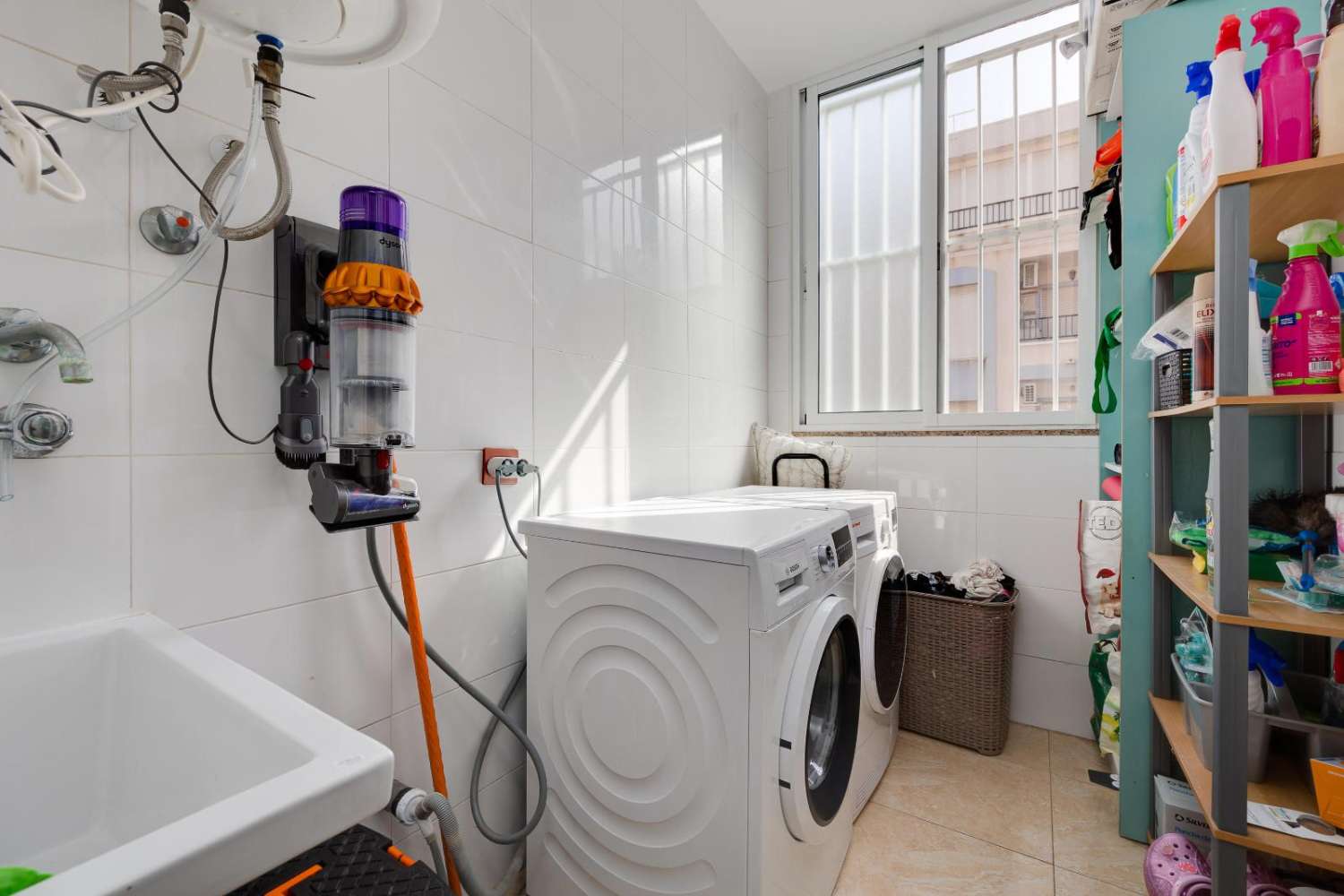 AMPLIO Y LUMINOSO PISO CÉNTRICO EN TORREVIEJA CON GARAJE INCLUIDO