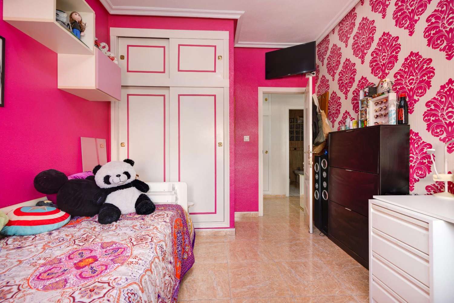 AMPLIA VIVIENDA CÉNTRICA CON SOLÁRIUM PRIVADO EN TORREVIEJA