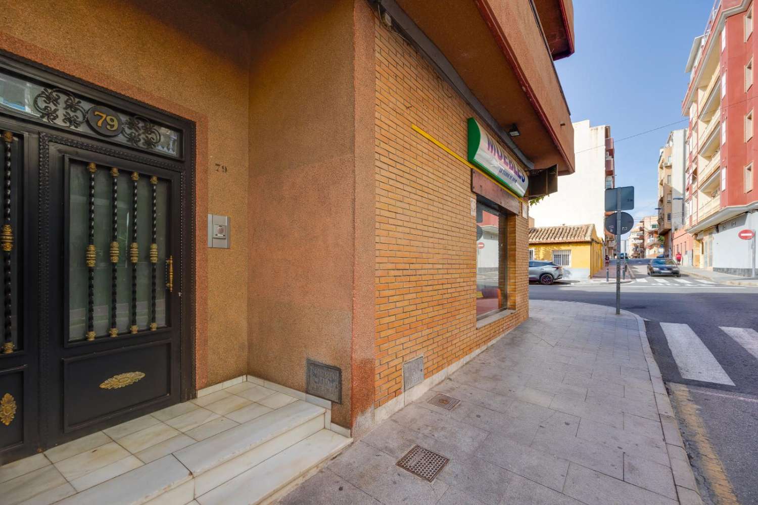 AMPLIA VIVIENDA CÉNTRICA CON SOLÁRIUM PRIVADO EN TORREVIEJA