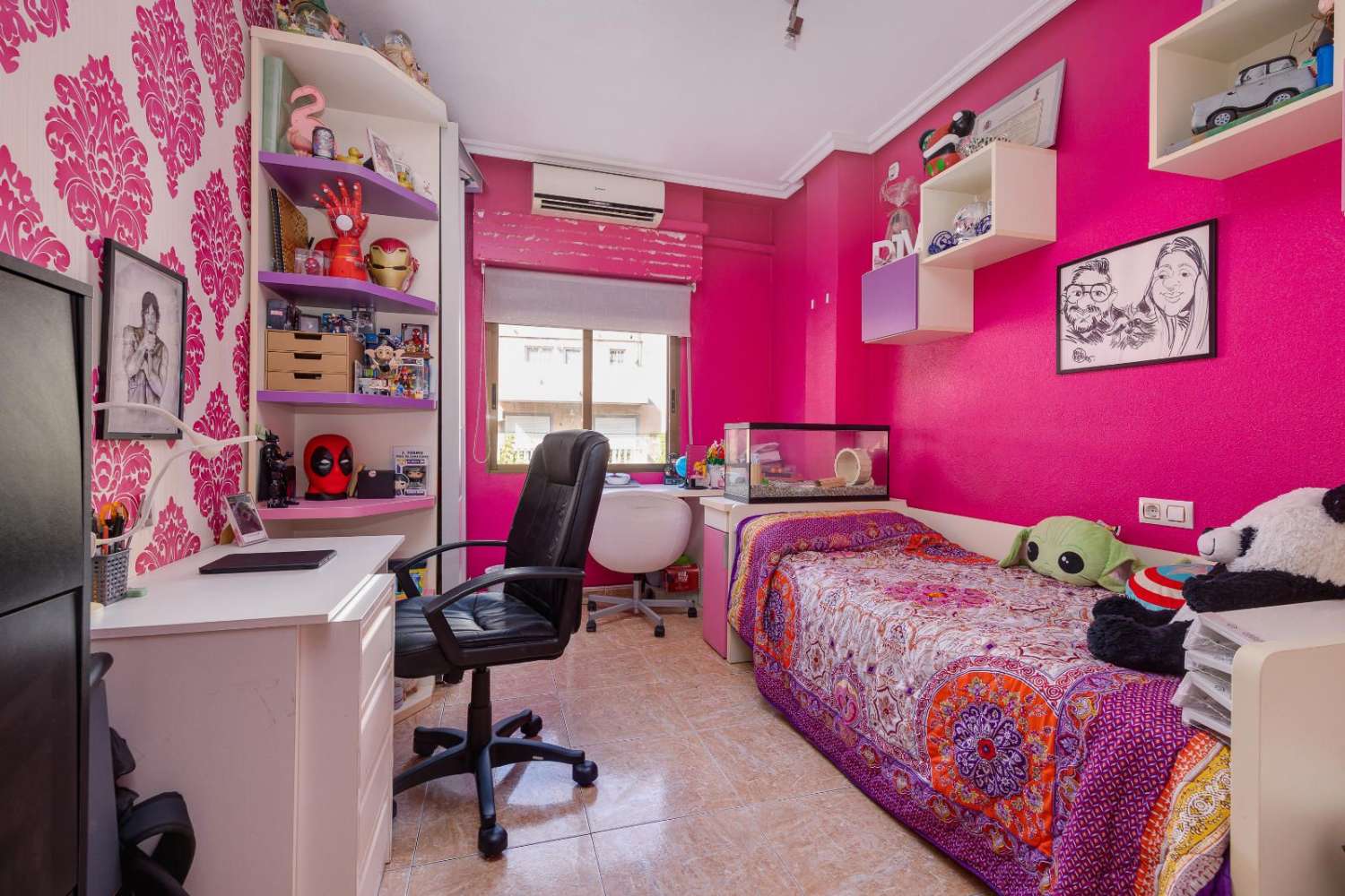 AMPLIA VIVIENDA CÉNTRICA CON SOLÁRIUM PRIVADO EN TORREVIEJA