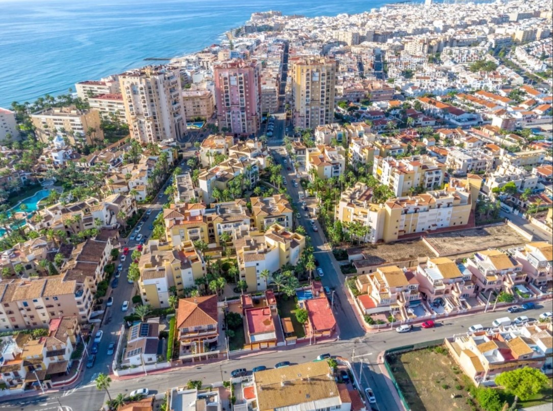 APARTAMENTO CON VISTAS AL MAR EN ALDEA DEL MAR – A POCOS METROS DE LA PLAYA