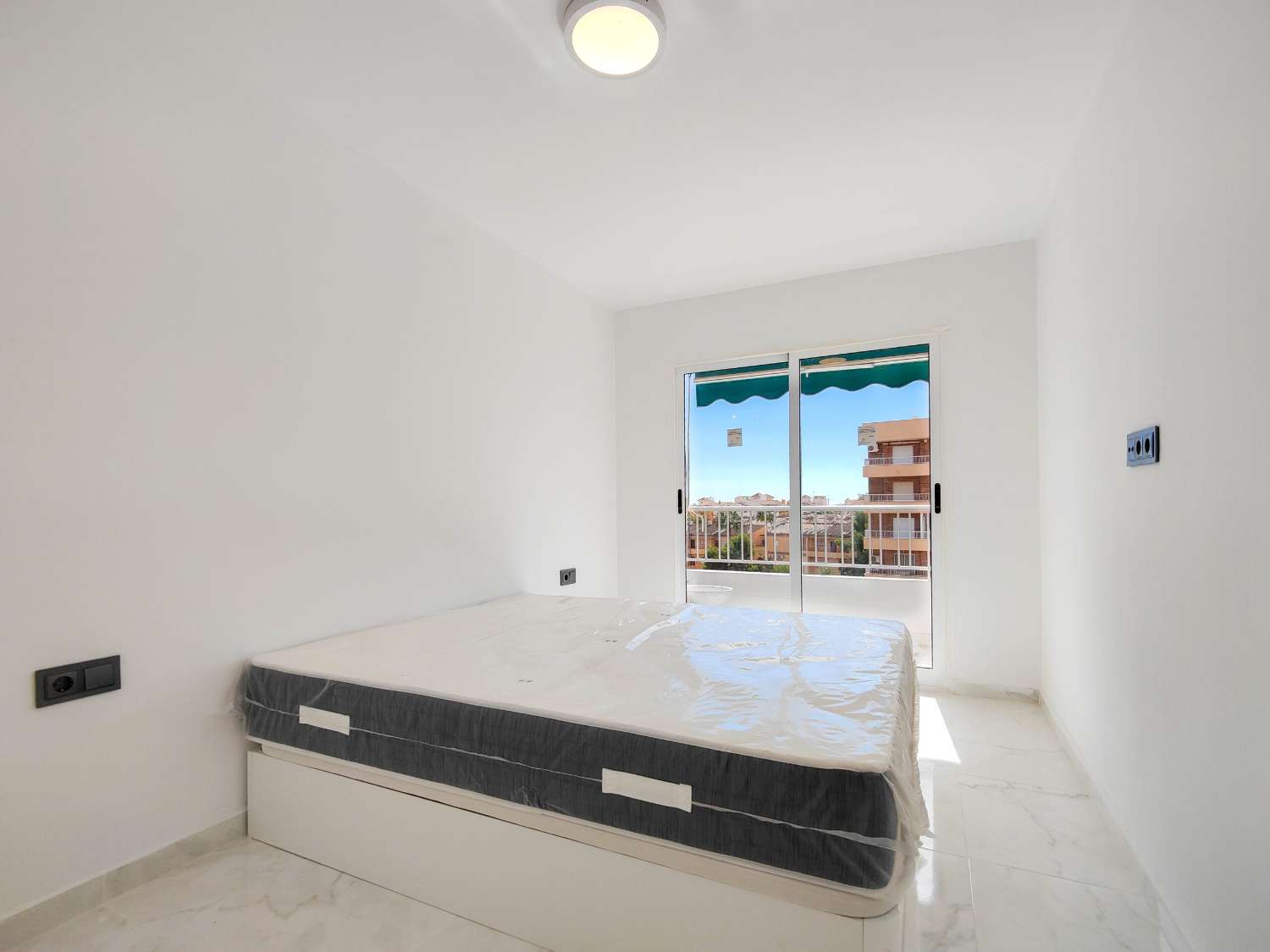 APARTAMENTO TOTALMENTE REFORMADO Y ORIENTADO AL SUR EN ROCÍO DEL MAR – PUNTA PRIMA – TORREVIEJA