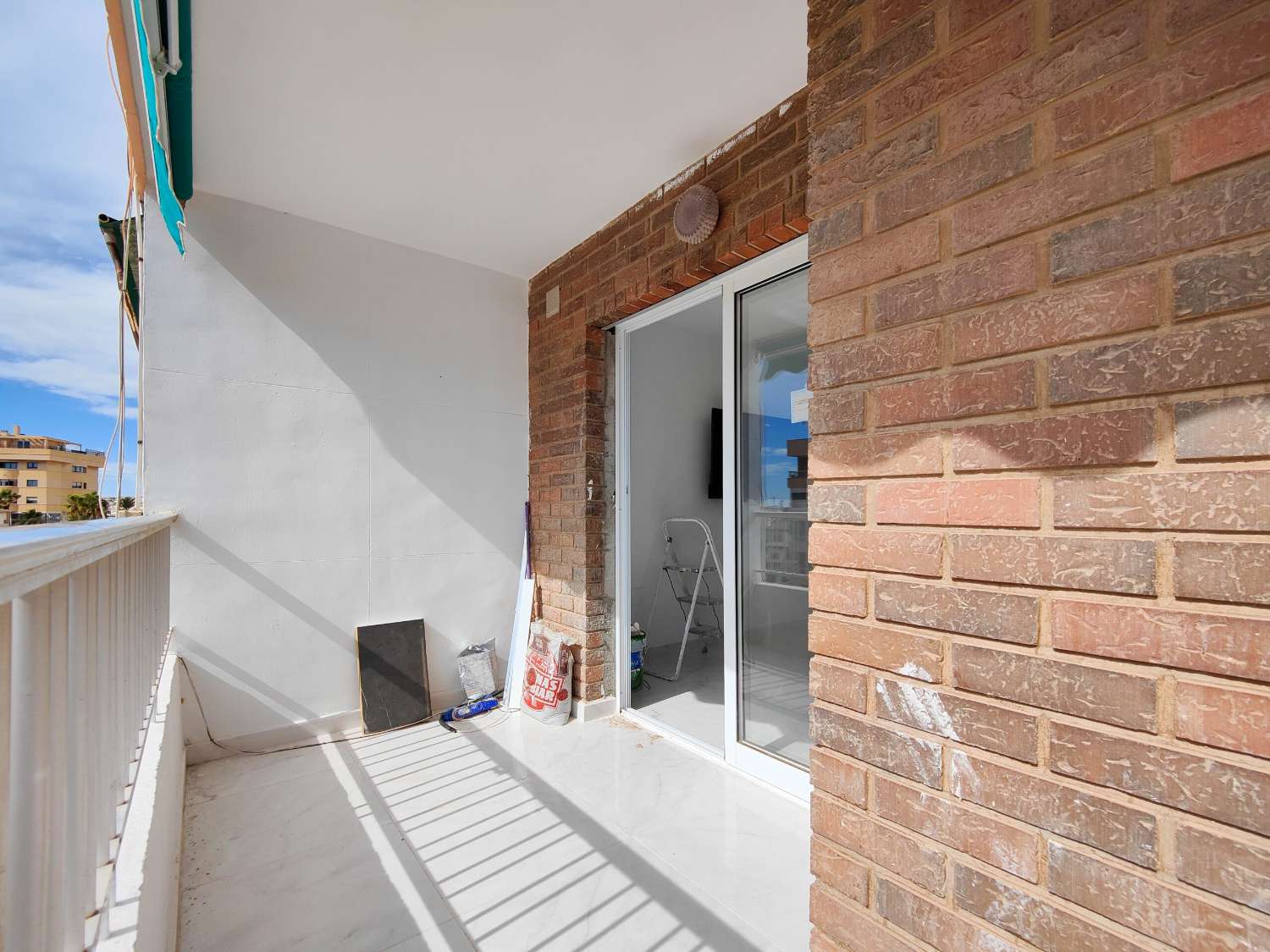 APARTAMENTO TOTALMENTE REFORMADO Y ORIENTADO AL SUR EN ROCÍO DEL MAR – PUNTA PRIMA – TORREVIEJA