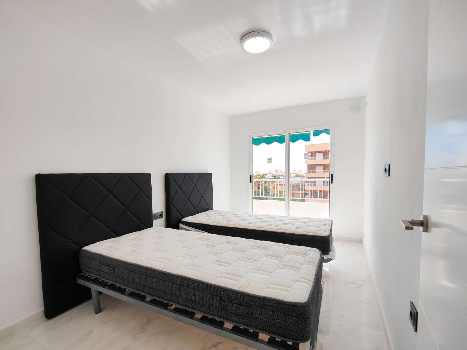 APARTAMENTO TOTALMENTE REFORMADO Y ORIENTADO AL SUR EN ROCÍO DEL MAR – PUNTA PRIMA – TORREVIEJA
