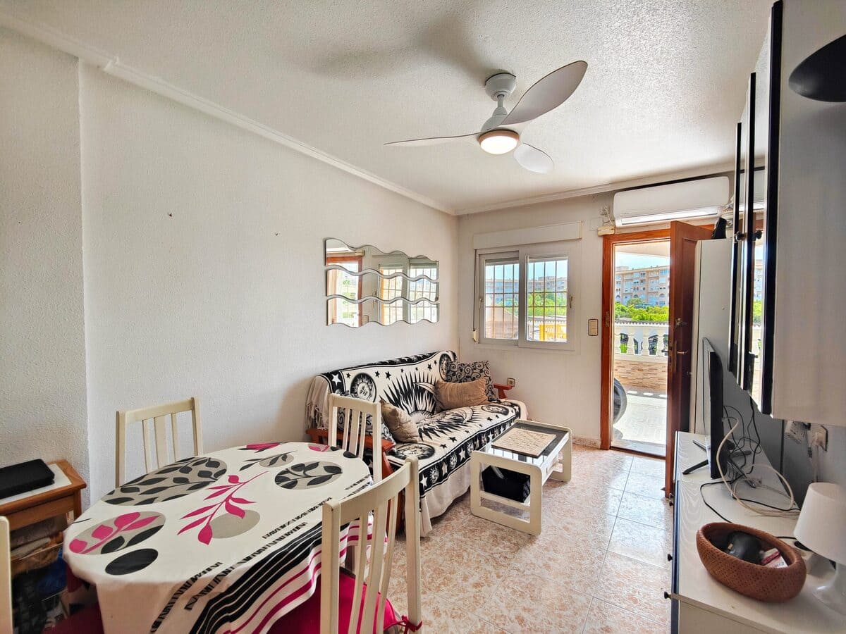 BUNGALOW EN PLANTA ALTA CON SOLÁRIUM PRIVADO EN URB. PARQUE DE LAS NACIONES – TORREVIEJA