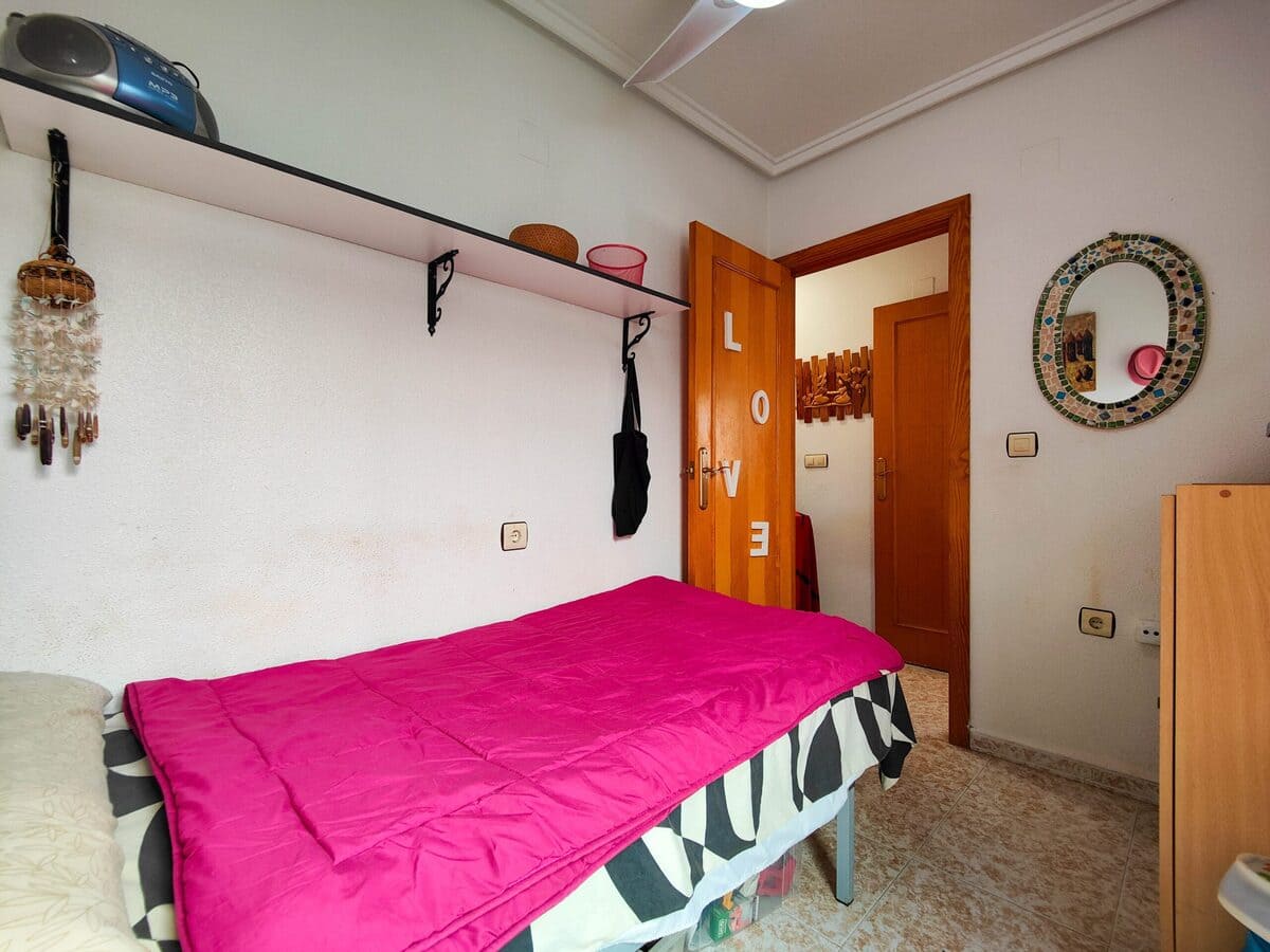 BUNGALOW EN PLANTA ALTA CON SOLÁRIUM PRIVADO EN URB. PARQUE DE LAS NACIONES – TORREVIEJA