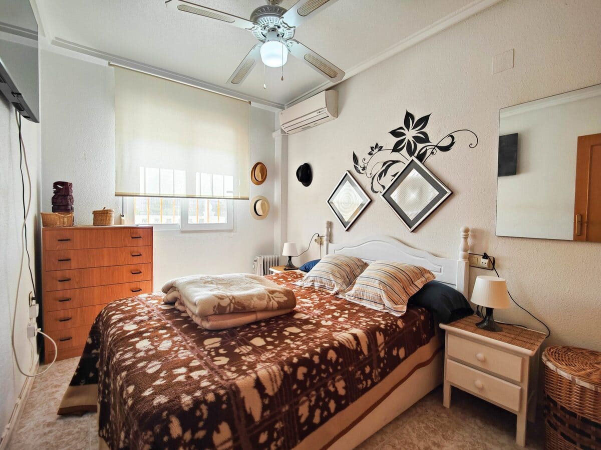 BUNGALOW EN PLANTA ALTA CON SOLÁRIUM PRIVADO EN URB. PARQUE DE LAS NACIONES – TORREVIEJA