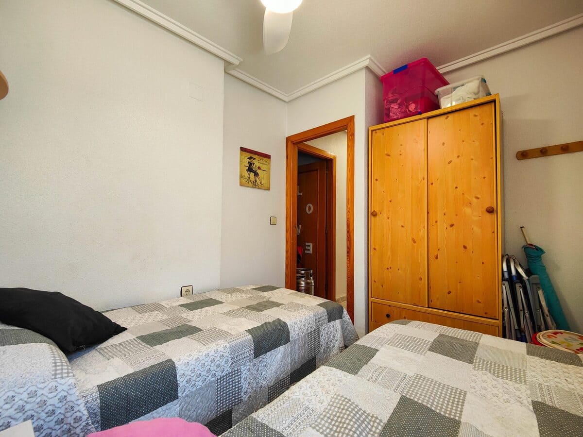 BUNGALOW EN PLANTA ALTA CON SOLÁRIUM PRIVADO EN URB. PARQUE DE LAS NACIONES – TORREVIEJA