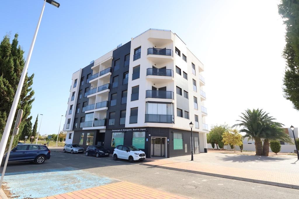 VIVE CERCA DEL MAR MENOR: APARTAMENTO LUMINOSO CON PISCINA Y TERRAZA