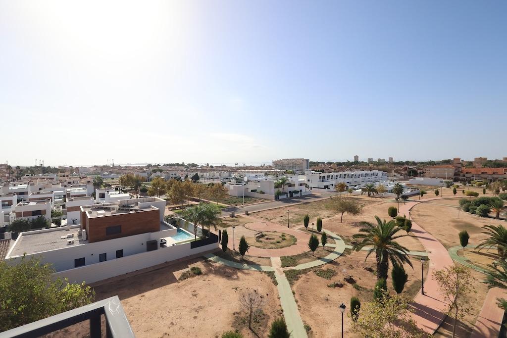VIVE CERCA DEL MAR MENOR: APARTAMENTO LUMINOSO CON PISCINA Y TERRAZA