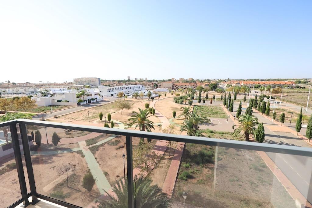 VIVE CERCA DEL MAR MENOR: APARTAMENTO LUMINOSO CON PISCINA Y TERRAZA