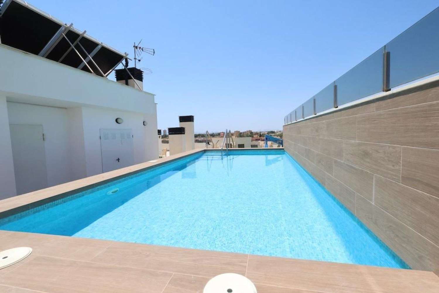 VIVE CERCA DEL MAR MENOR: APARTAMENTO LUMINOSO CON PISCINA Y TERRAZA