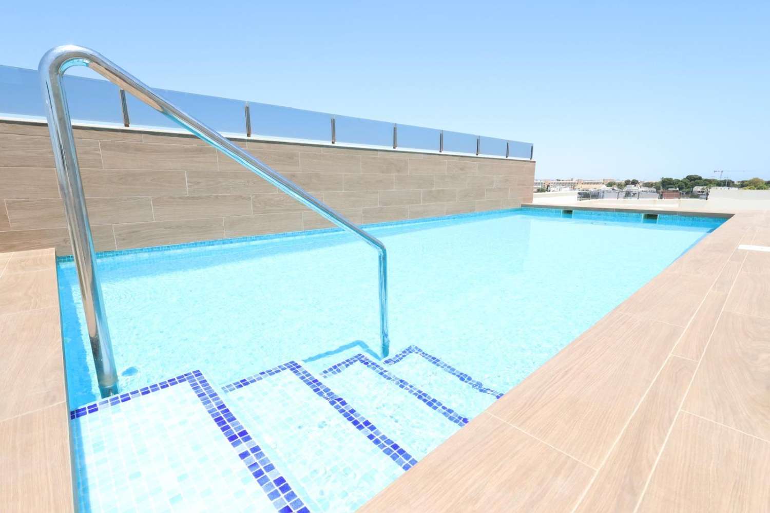 VIVE CERCA DEL MAR MENOR: APARTAMENTO LUMINOSO CON PISCINA Y TERRAZA