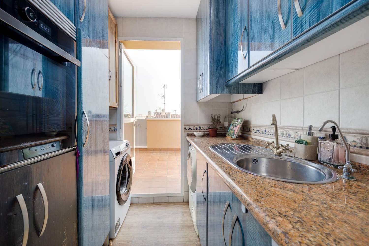 ÁTICO CON VISTAS AL MAR EN PILAR DE LA HORADADA – 3 DORMITORIOS, GRAN TERRAZA Y EXCELENTE ESTADO