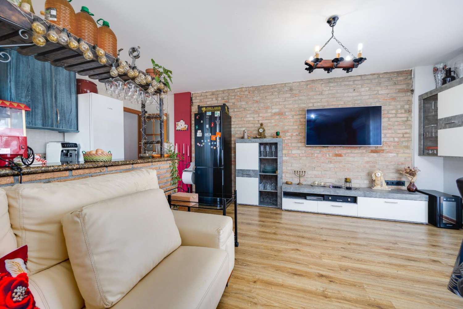 ÁTICO CON VISTAS AL MAR EN PILAR DE LA HORADADA – 3 DORMITORIOS, GRAN TERRAZA Y EXCELENTE ESTADO